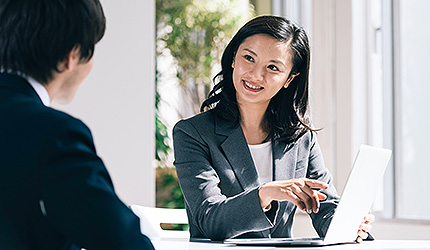 会計分野の転職事情に精通したエージェントが、中長期的なキャリアを見据えた面談を実施。